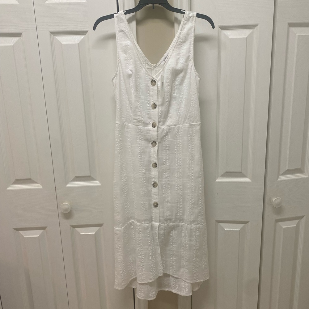 Eyeshadow White Buttoned V-Neck Midi Dress
